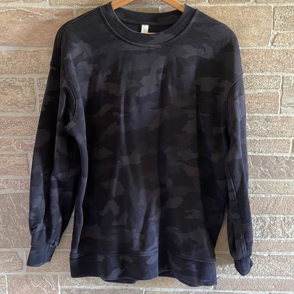 Lululemon Perfectly Oversized Crew in Camo - Picture 3 of 8